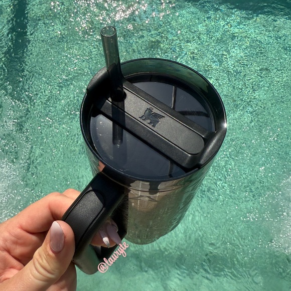 Stanley 💀 Halloween Icon Deadly Damask Quencher H2.0 Flowstate Stainless Tumbler - Picture 6 of 14